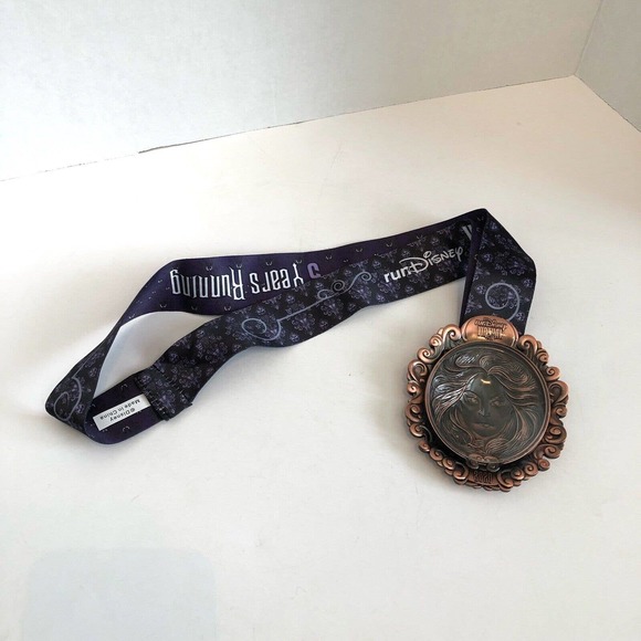 runDisney Virtual 5k 2020 Madam Leota Run Race Medal Seance Foolish Mortal - Picture 2 of 4